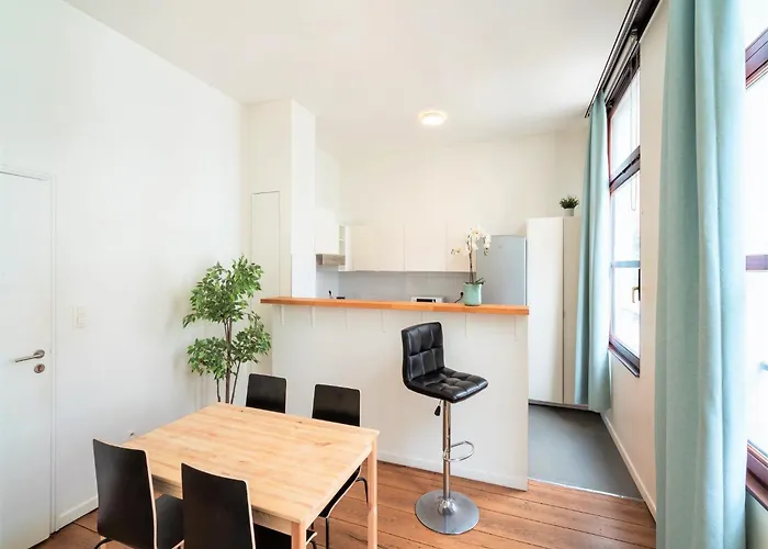 Pet friendly Old Town Lodge Antwerp Apartment